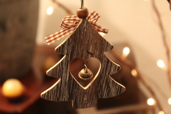wooden-christmas-tree-with-bell